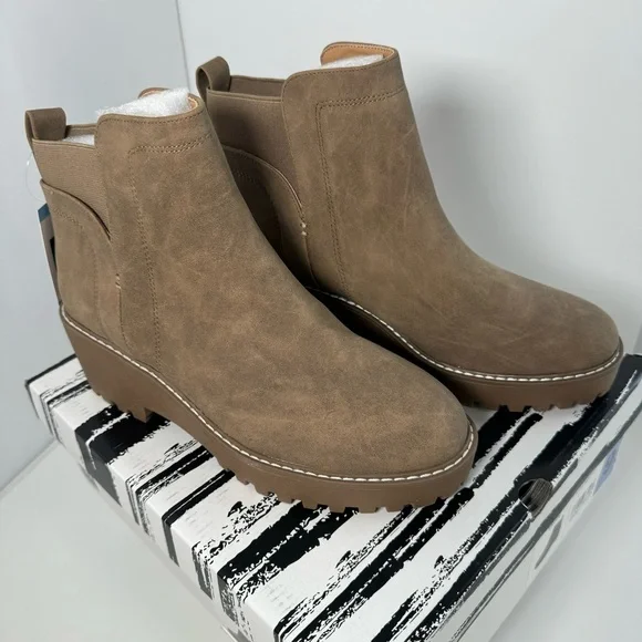 Chelsea boots Rancher by Dolce Vita size 9, *WILL NOT COME W/ BOX. - Picture 4 of 14